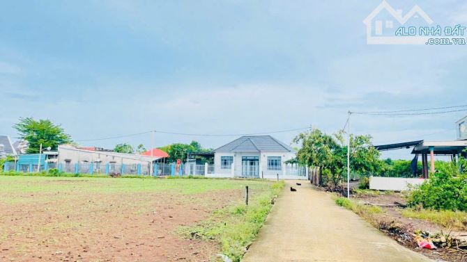4761M GÓC 2 MẶT TIỀN LÁNG DÀI ĐẤT ĐỎ CÓ 300M THỔ CƯ  GIÁ 5,5 TỶ