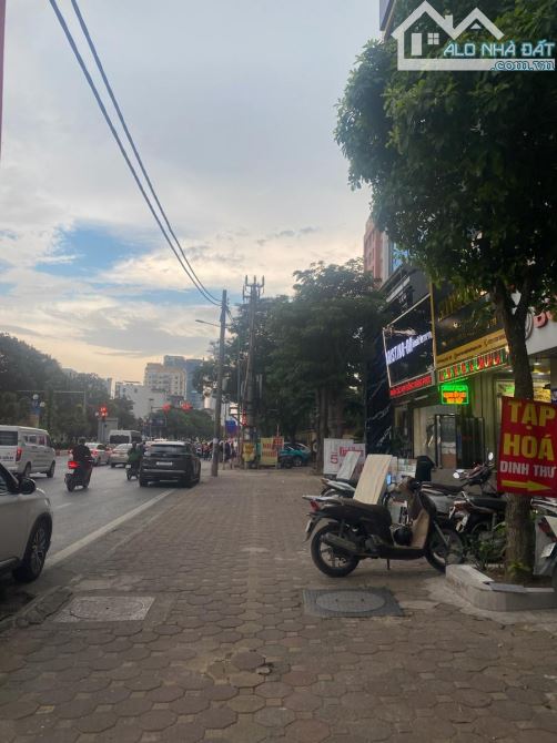 BÁN ĐẤT TẶNG NHÀ XÂY TOÀ VĂN PHÒNG, KHÁCH SẠN HOÀNG QUỐC VIỆT, DT 107M MT 7.4M GIÁ 39.9 TỶ
