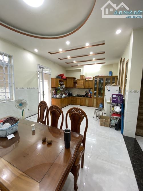 BÁN BIỆT THỰ MẶT TIỀN ĐƯỜNG SỐ KDC VĨNH LỘC, BHHB, BÌNH TÂN – GẦN 200M2 3TẦNG ST. VIP