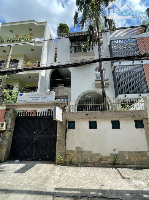 Cần bán Biệt thự MT B8 Trường Sơn, P.15, Quận 10