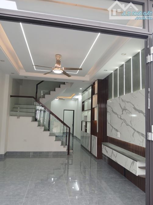 Bán nhà mặt đường nhánh Nguyễn Văn Cừ khu Đồng Quýt nhà đẹp