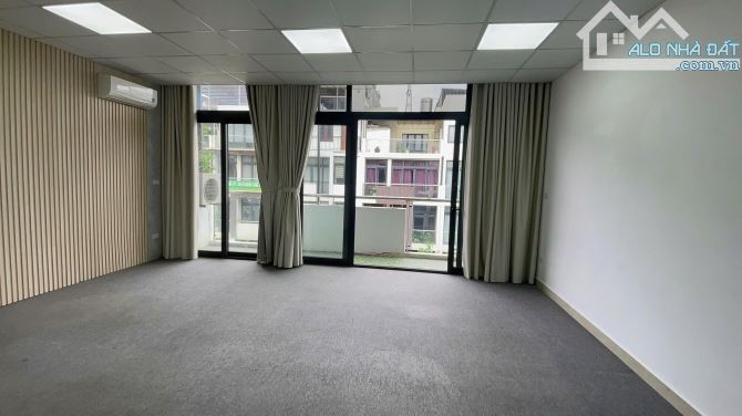 Cho thuê mặt bằng tầng 2 Nguyễn Chí Thanh- Đống Đa 500m2-MT 10m, giá 100 triệu/tháng