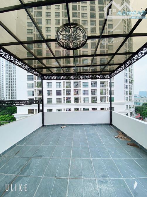 Chính chủ bán CCMN 8 tầng, thang máy, 83m, ô tô chánh, Doanh thu 110tr/tháng, Cự Lộc