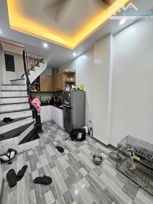 Bán Nhà Trần Khát Chân (phía Lò Đúc nhà máy nước) 5 tầng 3 ngủ giá hơn 4 tỷ xíu