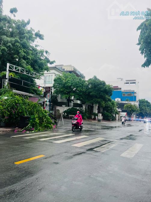 Nhà bán 3 tầng kiên cố cách đường Độc Lập 50m. hẻm xe hơi. Tân Phú, Hồ Chí Minh