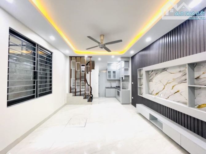 BÁN NHÀ LINH ĐƯỜNG HOÀNG LIỆT NHÀ 5 TẦNG MT 4M Ô TÔ ĐỖ CỔNG 6.x TỶ