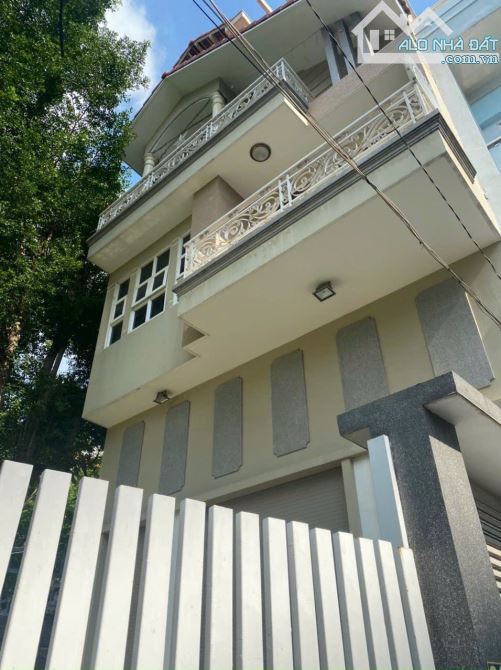 Bán Nhà Đường 2 Chiều Trần Hưng Đạo P2 Quận 5 - 9.2x20m Trệt 2 Lầu. Giá 32 tỷ