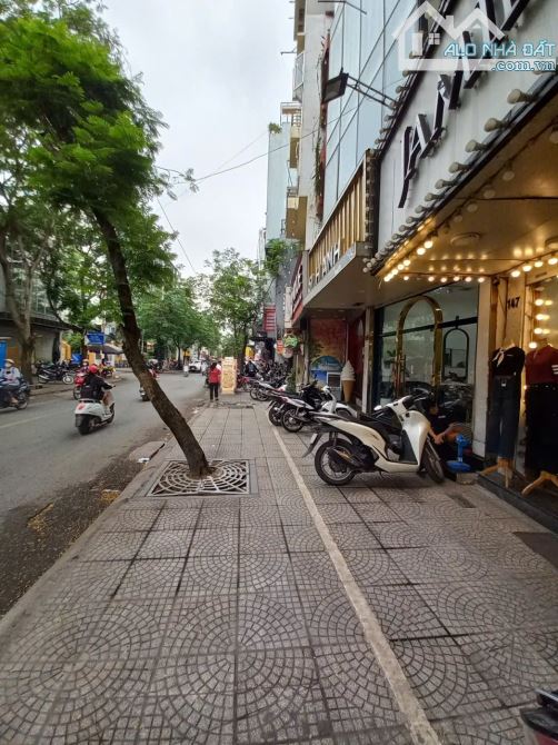 Bán nhà Chùa Láng, phân lô, 2 mặt mở của kinh doanh, vỉa hè,26 tỷ