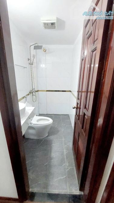 Bán nhà 5 tầng, diện tích 45m phố nguyễn khánh toàn, ô tô đỗ cửa