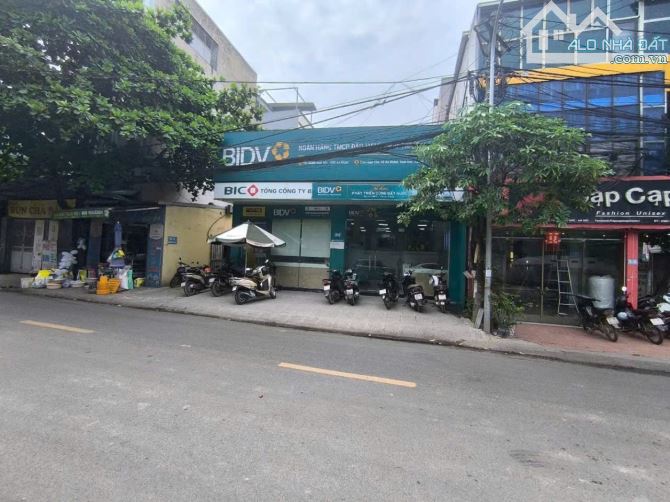 Bán nhà C4 mặt đường tỉnh 72, An Khánh, DT 238m2, đang cho bank thuê