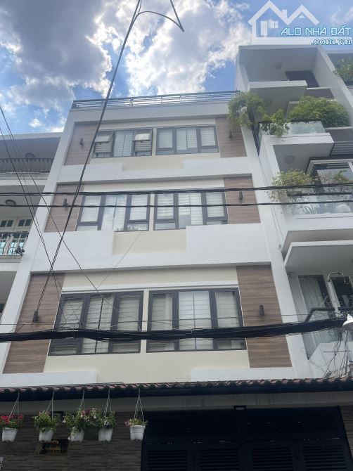 Bán gấp Mặt Tiền ngang 8m Nguyễn Trãi Q5, 8x17, 6 tầng, chỉ 66 tỷ TL