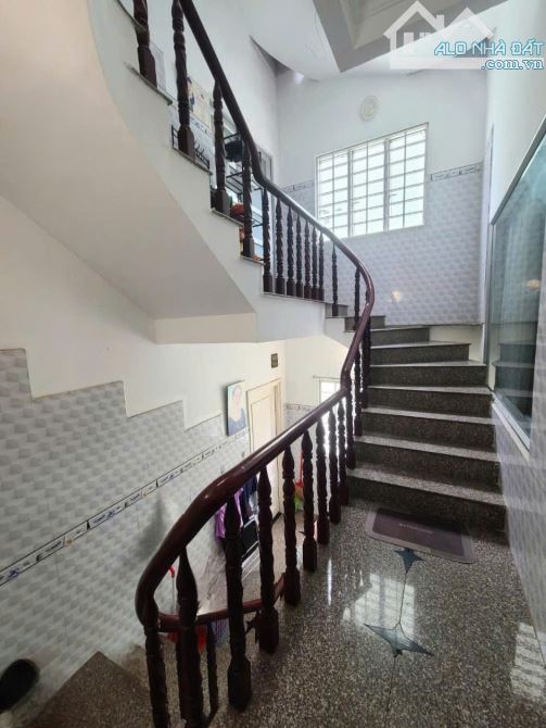 BÁN GẤP NHÀ 5 TẦNG, HẺM LỚN CMT8, TB –NGANG GẦN 5M– MỖI PHÒNG 1 WC-CHỈ NHỈNH 10TỶ!