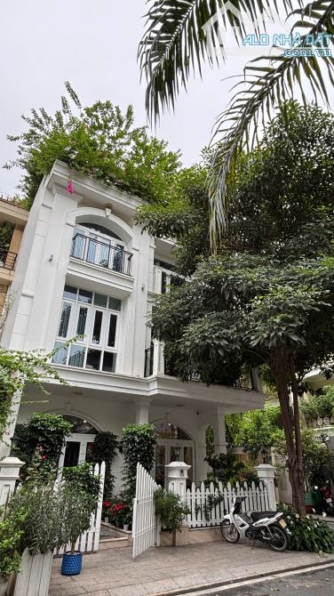 Bán biệt thự khu Cư Xá Bắc Hải P15 Q10 ,DT :8x20 ,3 tầng Giá 42.9 tỷ TL (LH KIM )