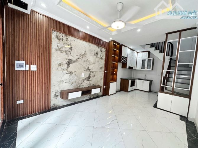 Bán nhà 5 tầng Bùi Xương Trạch – ô tô qua cửa, kinh doanh nhỏ, ngõ thông, cho thuê 14tr/th