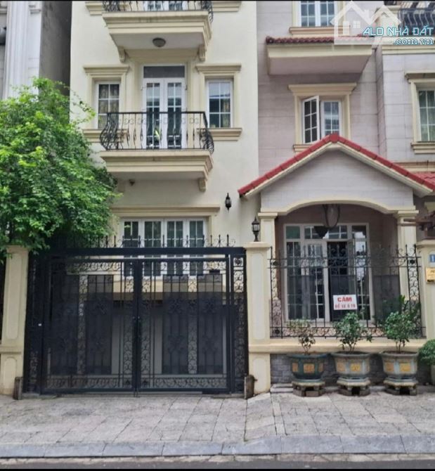132.x Tỷ/ 236 M2/ 30 M tiền / Lô Góc Phân Lô Vỉa hè. TRẦN thái Tông