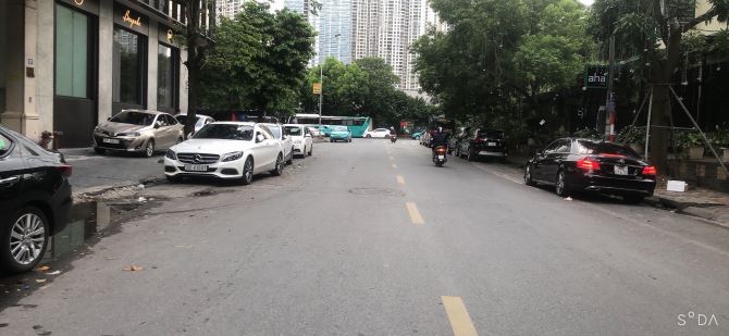BÁN NHÀ PHÂN LÔ NGHĨA ĐÔ GẦN NGOẠI GIAO ĐOÀN, NGUYỄN VĂN HUYÊN DT 70M MT 5.3M GIÁ 34.5 TỶ.