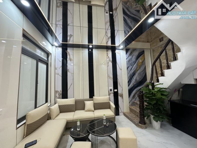 BÁN NHÀ HOÀNG MAI- 5 Tầng- Nội thất Luxury đẳng cấp- chỉ 5,1 Tỷ