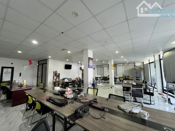 Cho thuê văn phòng 200 m2 tại Làng Việt Kiều Châu Âu, mặt tiền 12m, sàn thông đẹp