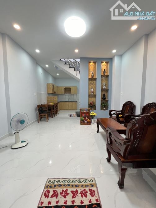Khu Vip Tân Sơn Nhì 2 Tầng đẹp 4,5m x 10m tặng nội thất chỉ 4.55 Tỷ TL