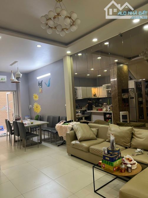 Bán nhà KDC Tạ Quang Bửu Phường 5 Quận 8. Nhà 120m2 có kết câu vị trí đẹp - 22 Tỷ