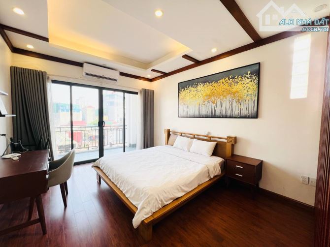 Cho thuê căn hộ full đồ mặt phố gần Văn Miếu, Đống Đa, ô tô đỗ cửa, 11.5 triệu/tháng