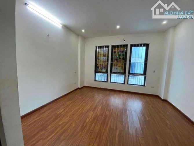 Cho thuê nhà Đội Cấn, Ba Đình - Diện tích: 35m x 5 tầng 13,5tr/th