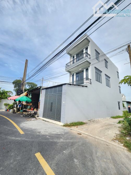 5ty350 TL 81,9m2 nhà 2 mặt tiền,đổ 3 tấm gần ngã ba Cây Điệp 300m, p.Tân Đông Hiệp