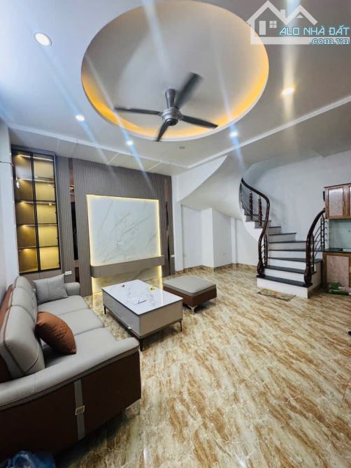 Bán nhà Tôn Đức Thắng, 10m ô tô tránh, gần hồ, 5 tầng đẹp ở ngay, 30m2, 5 tầng, giá 8 tỷ