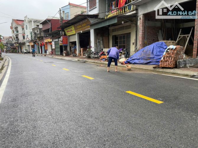 Hiếm! 3tỷ5 đất trục chính kinh doanh, ô tô tránh, không lỗi, hàng xóm giàu có
