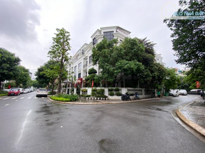 BÁN BIỆT THỰ SIÊU VIP VINHOMES GARDENIA HÀM NGHI, DT 156M 5T MT 8M, KD 80TR/ THÁNG.
