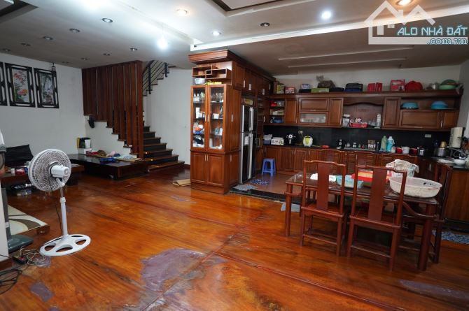 Bán biệt thự sân vườn 5 tầng ngõ 117 Xuân Đỉnh ô tô vào nhà 221m2 giá 220tr/m