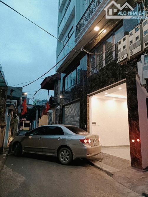 Gia đình cần bán nhà xây mới 6T thang máy, Lô góc - gara Ô tô - Giang Biên, P Việt Hưng