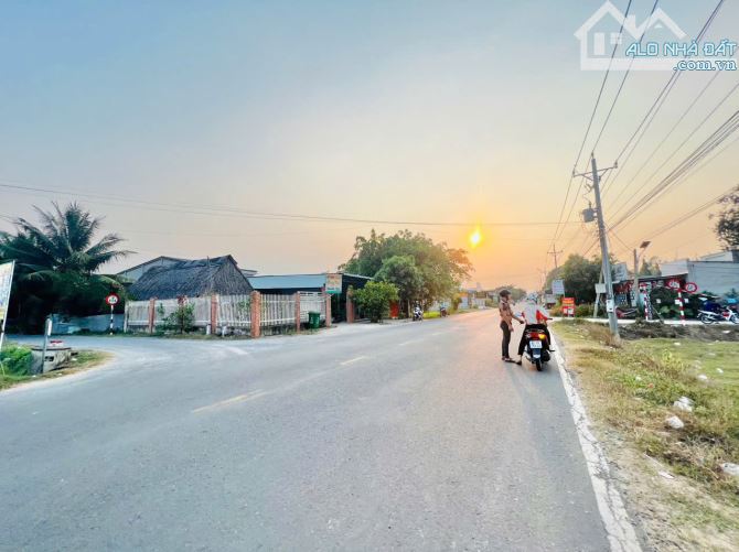 Kẹt tiền cần bán gấp lô đất gần trường học ,đường nhựa oto , giá 450tr