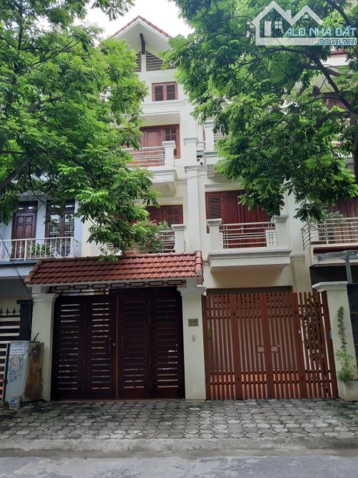 Bán biệt thự Văn Phú lô góc cực đẹp 230m2*3T, mt 25m giá chỉ 70 tỷ!