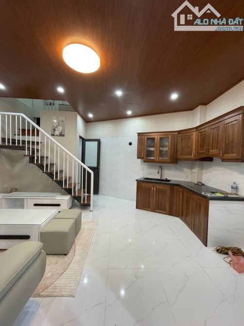 Bán nhà Bồ Đề 10M Ô TÔ -  FULL NỘI THẤT  30m2, 3T, MT5m giá 2.85 tỷ.