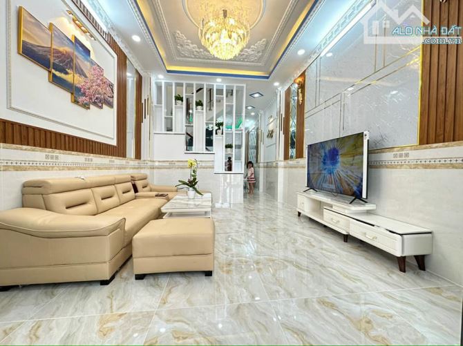 Ở NGAY! Bán Nhà Đẹp 4 Tầng Xe Hơi Thông Lê Văn Sỹ, 63m2, 10 Tỷ