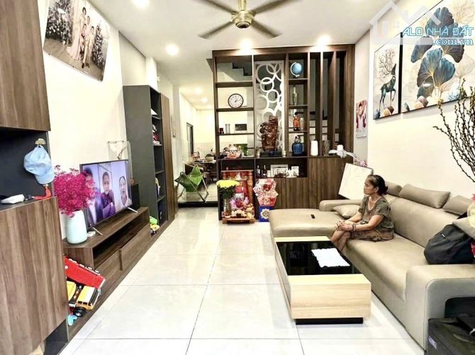ĐỊNH CƯ Bán Nhà 4 Tầng Cực Đẹp Nguyễn Đình Chiểu, 47m2, 8.5 Tỷ