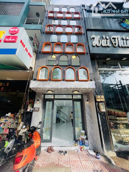 Cần bán nhà mặt tiền KD  đường An Dương Vương. DT: 3.5*12M. KC 3 tầng, Chỉ: 17.5 tỷ