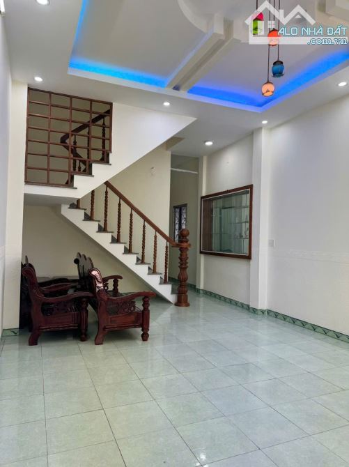 Cho thuê nhà nguyên căn 2 tầng có đầy đủ nội thất mới keng ngay hà bổng, trung tâm du lịc