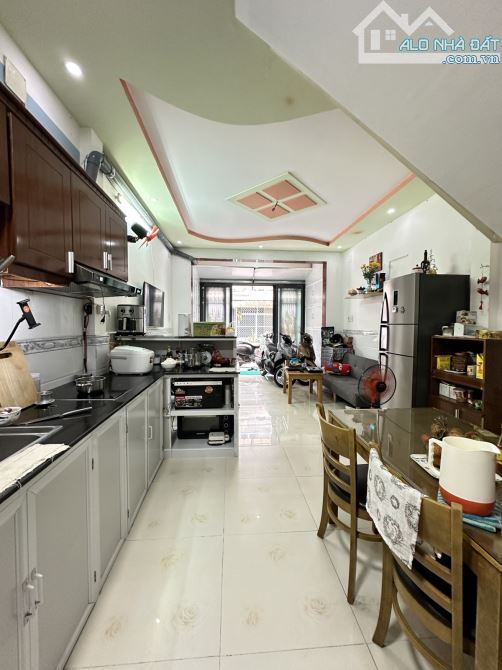 Quận 6- Nguyễn Văn Luông-55m2 hai tầng hẽm xe hơi giá chỉ 6t....