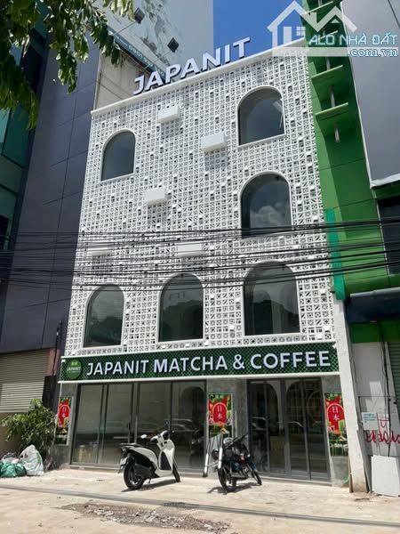 Bán gấp nhà 2MT Cách Mạng Tháng Tám, Quận 1, DT 8 x 15m, HĐT 200tr/th, giá 110 tỷ