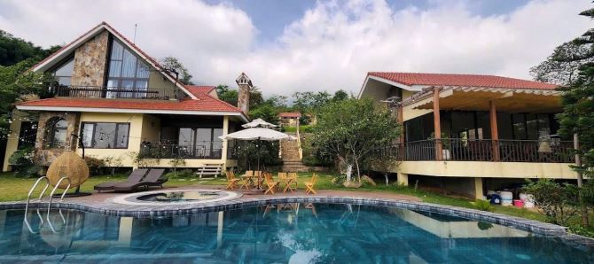 BÁN ĐẤT TẶNG NHÀ ( GẦN HỒ VIEW CÁNH ĐỒNG ĐẸP )