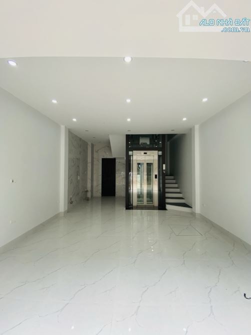 Siêu đẹp, bán nhà Trâu Quỳ Gia Lâm, 34m*5 tầng - thang máy - ô tô tránh.