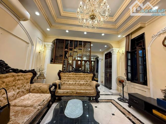 Bán Biệt thự Hoàng Đạo Thành - Thanh Xuân - 95m2 - Phân lô - Vỉa hè - Oto tránh - 29.5 tỷ.