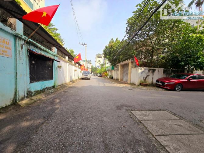 BÁN BIỆT THỰ PHỐ NGUYỄN SƠN LONG BIÊN 40 TỶ DT 220M2 MT 12M 4T  Ô TÔ TRÁNH KINH DOANH