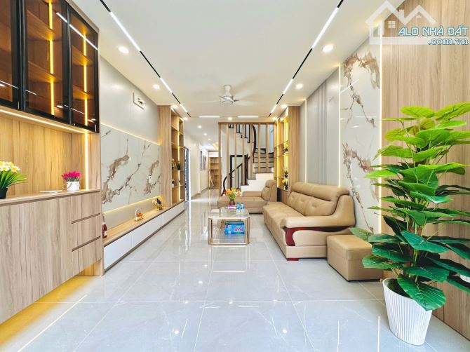 Cần bán nhà đẹp thang máy nội thất sịn phố Thịnh liệt Hoàng mai 58M5T 14,6 Tỷ .
