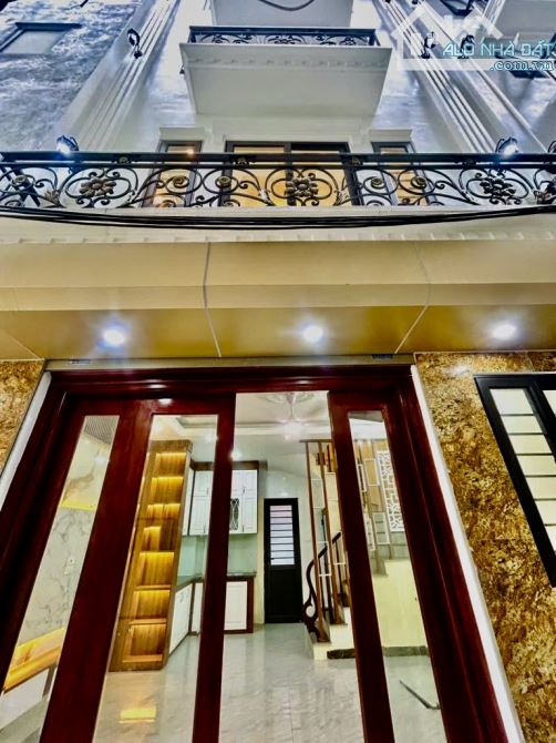 Bán nhà xây mới 5 tầng, diện tích rộng, mới, 30m ô tô tránh, đẹp long lanh, 35m2