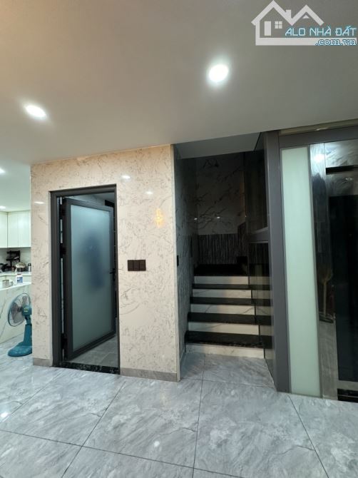 Bán nhà hẻm 8m thông Phan Sào Nam-ngang 5.5m-6PN+thang máy-nhà mới-nở hậu-giá tốt