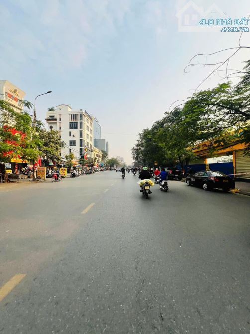 Mặt đường Trần Nguyên Hãn - 187m2 - mt 8,7m - nhiều tầng - vỉa hè rộng - giá cực tốt 29 tỷ