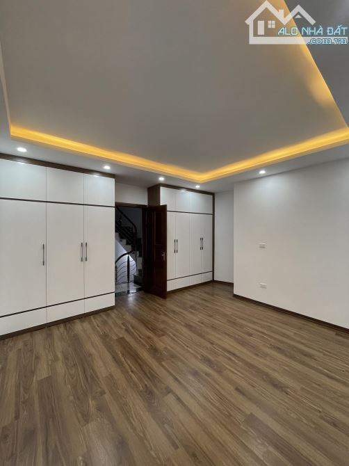 Nhà đẹp ở luôn Võ Chí Công Cầu Giấy. Sổ vuông 43m, 6 tầng MT6m3 Giá 10.8 tỷ Ngõ 3 gác - 10